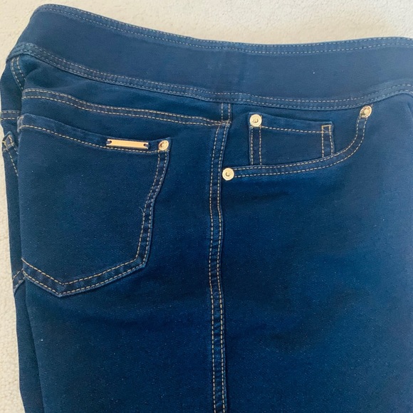 Jean - Picture 2 of 4